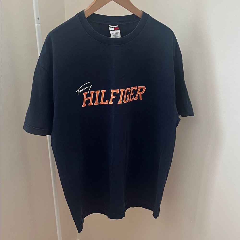 Retro Tommy Hilfiger Men's Navy T-Shirt